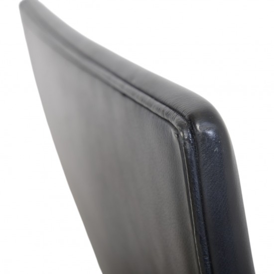 Arne Jacobsen mellemhøj Oxford stol i sort læder 2012