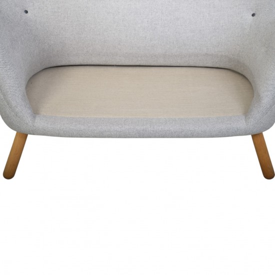 Finn Juhl Poet sofa i gråt stof / sort læder 2020