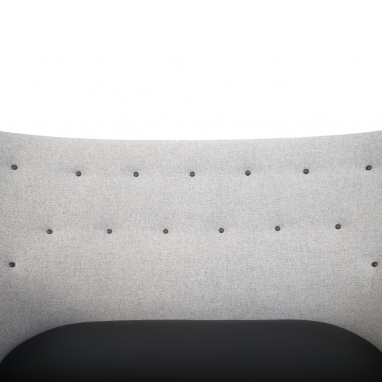 Finn Juhl Poet sofa i gråt stof / sort læder 2020