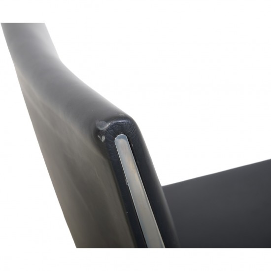 Hans Wegner AP40 stol i sort læder 1990'erne