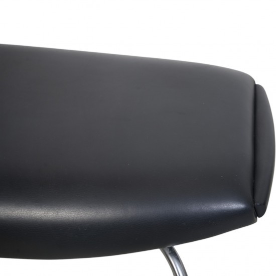 Hans J. Wegner Ox chair med skammel i sort læder 2019