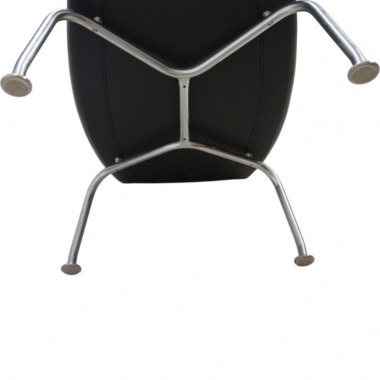 Hans J. Wegner Ox chair med skammel i sort læder 2019