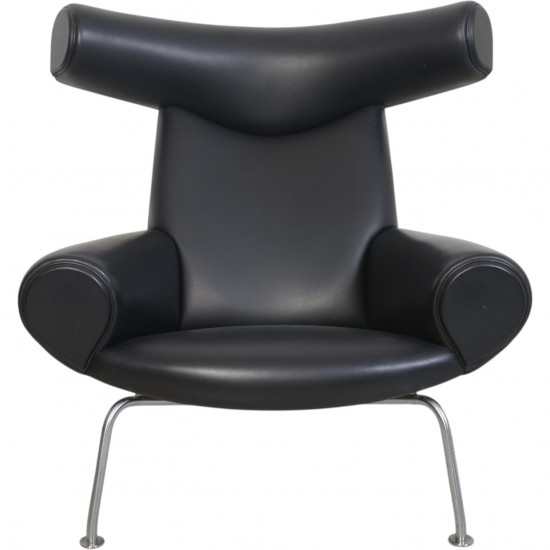 Hans J. Wegner Ox chair med skammel i sort læder 2019
