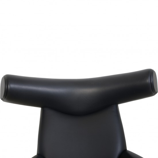 Hans J. Wegner Ox chair med skammel i sort læder 2019