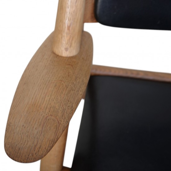 Hans Wegner CH28 Savbukke lænestol i eg og sort læder 1960'erne
