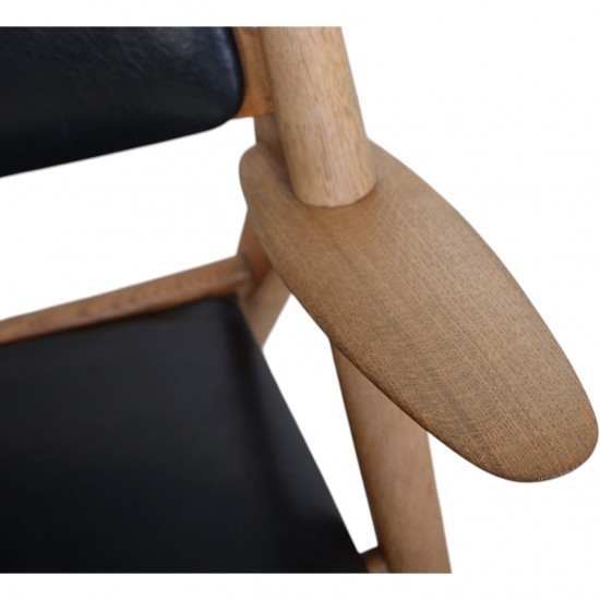 Hans Wegner CH28 Savbukke lænestol i eg og sort læder 1960'erne