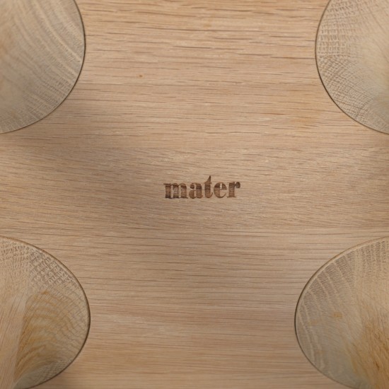 Mater barstol i eg og sort læder 2020