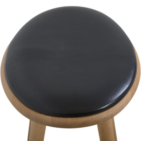 Mater barstol i eg og sort læder 2020