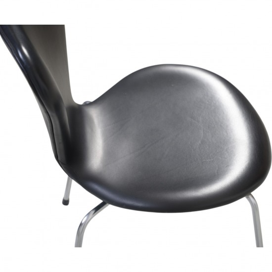 Sæt af Seks Arne Jacobsen Syver stole i sort læder 1980'erne