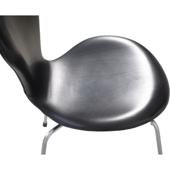 Sæt af Seks Arne Jacobsen Syver stole i sort læder 1980'erne