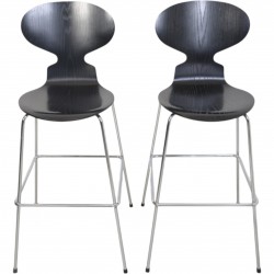 Arne Jacobsen Sæt af to sorte Myre barstole 2008