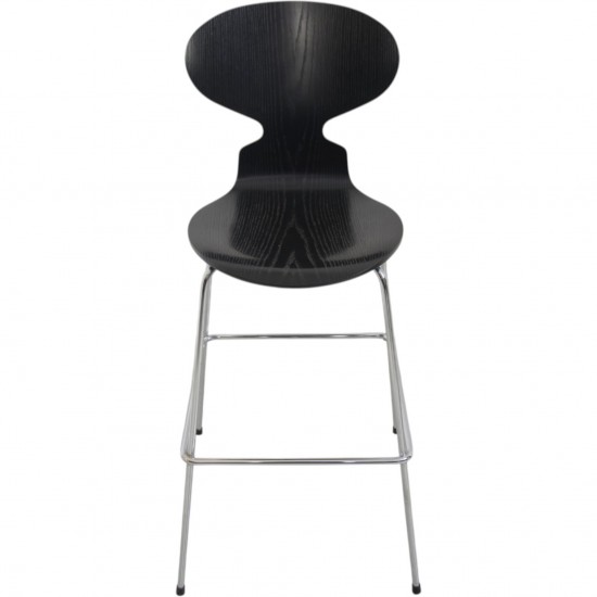 Arne Jacobsen Sæt af to sorte Myre barstole 2008