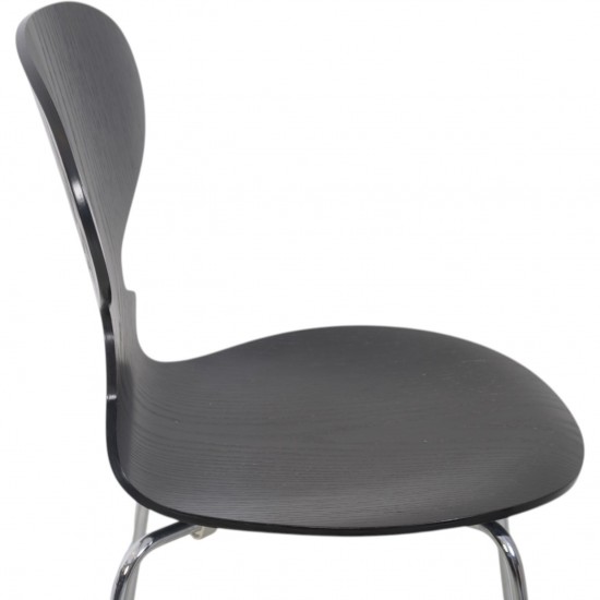 Arne Jacobsen Sæt af to sorte Myre barstole 2008