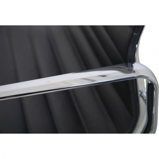 Charles Eames EA-117 kontorstol i sort læder 2022