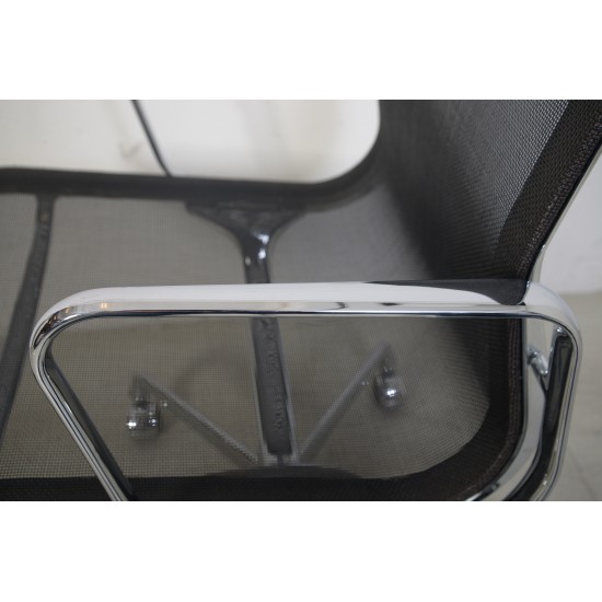 Charles Eames EA-117 kontorstol i sort mesh 1997