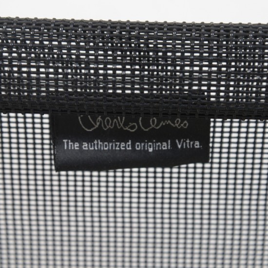 Charles Eames EA-117 kontorstol i sort mesh 2002