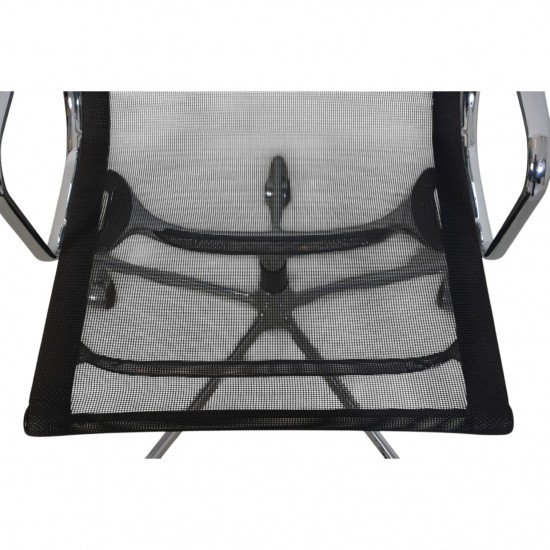 Charles Eames EA-117 kontorstol i sort mesh 2002