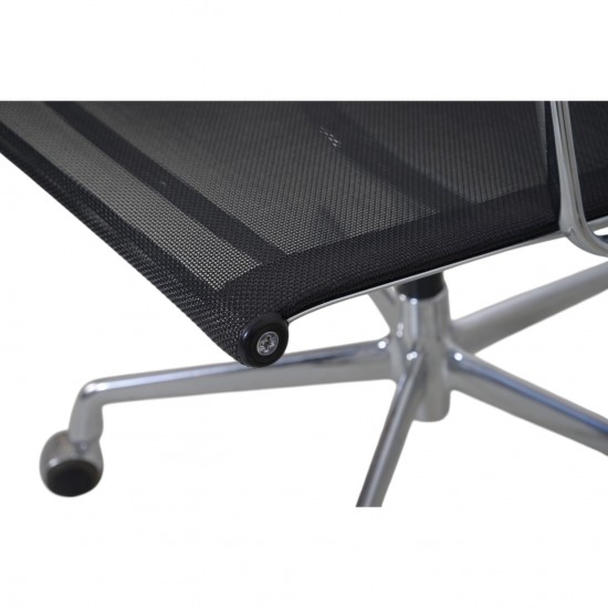 Charles Eames EA-117 kontorstol i sort mesh 2002