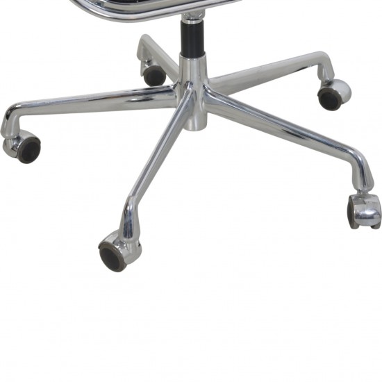 Charles Eames EA-117 kontorstol i sort mesh 2002