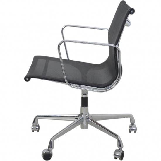 Charles Eames EA-117 kontorstol i sort mesh 2002