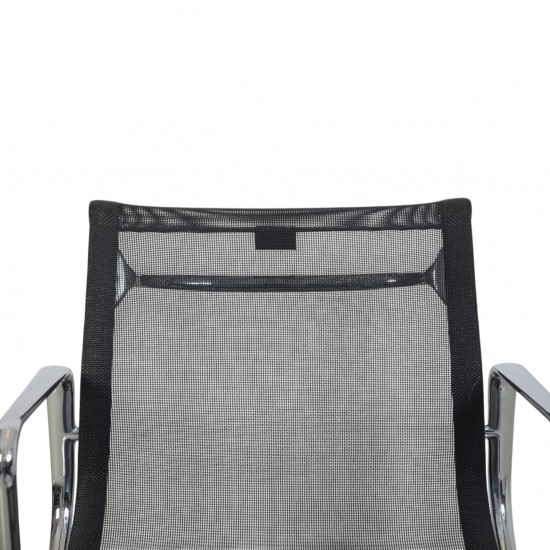 Charles Eames EA-117 kontorstol i sort mesh 2002