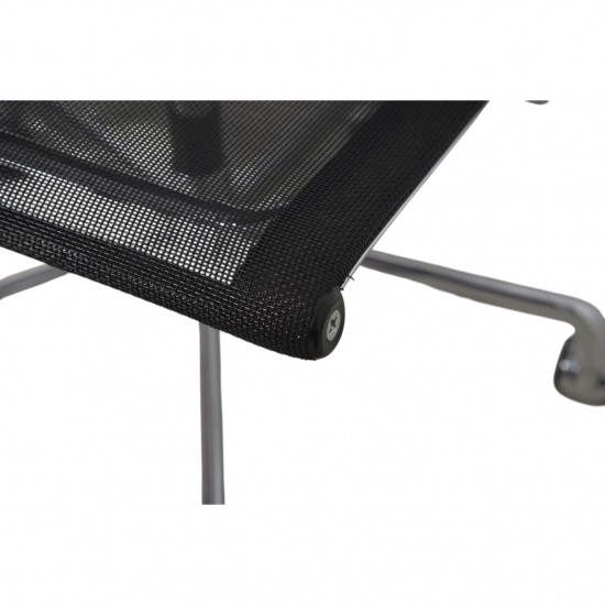 Charles Eames EA-117 kontorstol i sort mesh 2002