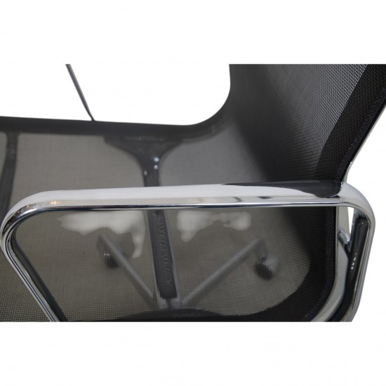 Charles Eames EA-117 kontorstol i sort mesh 2002