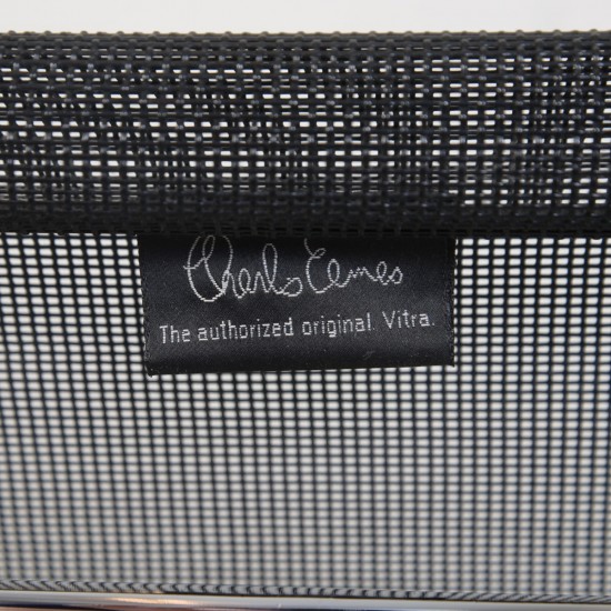 Charles Eames EA-117 kontorstol i sort mesh 2002