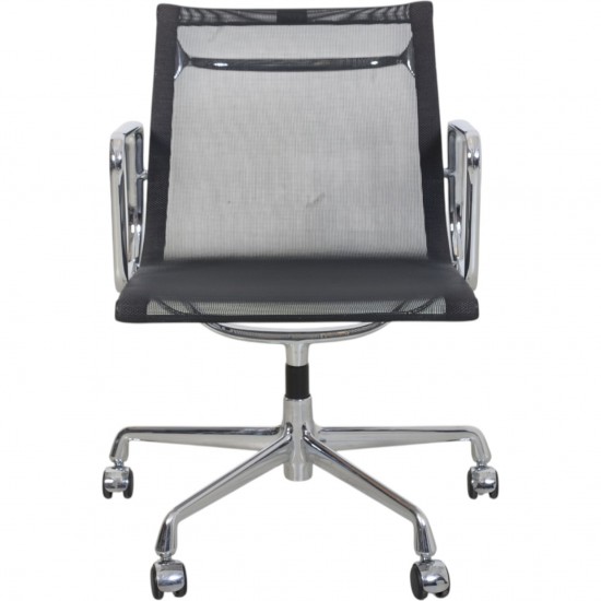 Charles Eames EA-117 kontorstol i sort mesh 2002