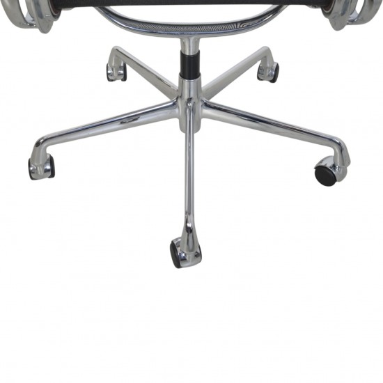 Charles Eames EA-117 kontorstol i sort mesh 2002