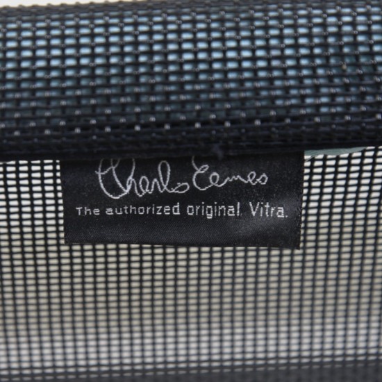 Charles Eames EA-117 kontorstol i sort mesh 2002