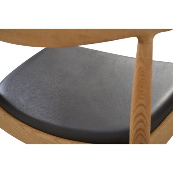 Hans Wegner The chair JH503 i eg og sort læder 1960'erne