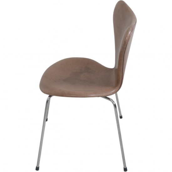 Sæt af 6 Arne Jacobsen Syver stole i patineret brunt læder 1990'erne