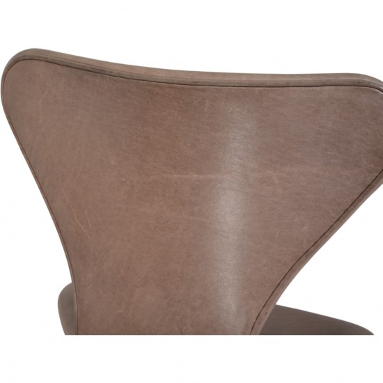 Sæt af 6 Arne Jacobsen Syver stole i patineret brunt læder 1990'erne