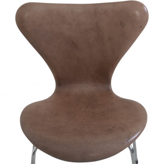 Sæt af 6 Arne Jacobsen Syver stole i patineret brunt læder 1990'erne