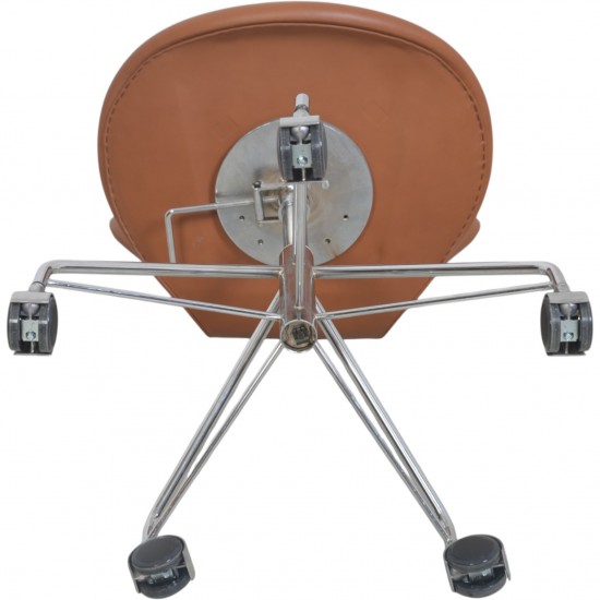 Arne Jacobsen 3117 kontorstol i cognac classic læder 1980'erne