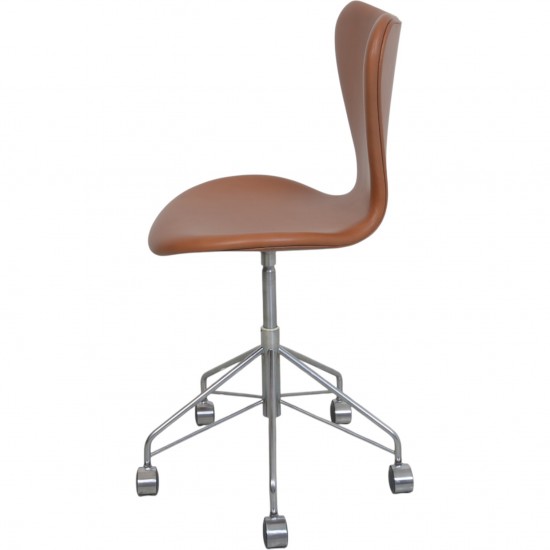 Arne Jacobsen 3117 kontorstol i cognac classic læder 1984