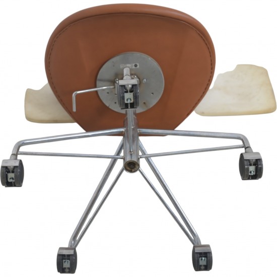 Arne Jacobsen 3117 kontorstol i cognac classic læder 1984