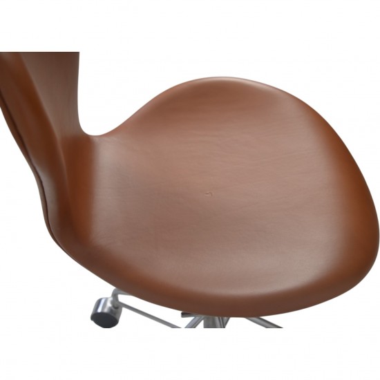 Arne Jacobsen 3117 kontorstol i cognac classic læder 1984