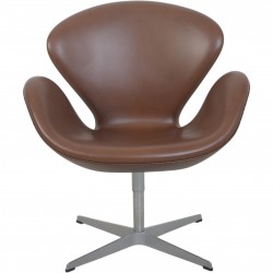 Arne Jacobsen høj Svane stol nybetrukket med mokka classic læder 2007