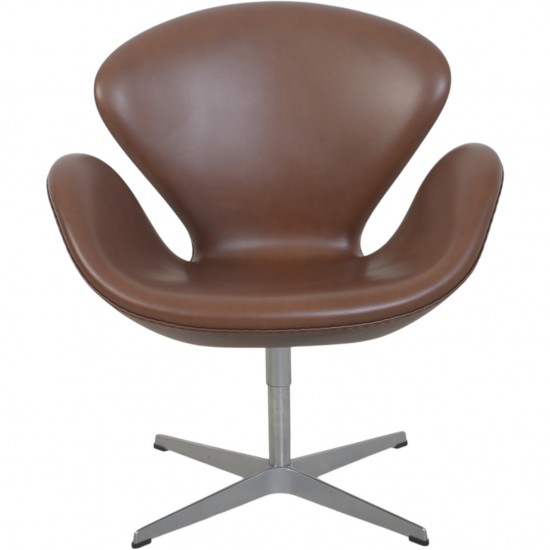 Arne Jacobsen høj Svane stol nybetrukket med mokka classic læder 2007
