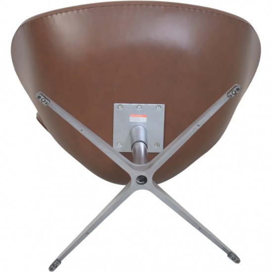 Arne Jacobsen høj Svane stol nybetrukket med mokka classic læder 2007