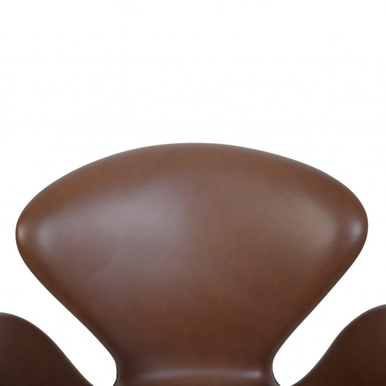 Arne Jacobsen høj Svane stol nybetrukket med mokka classic læder 2007