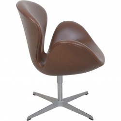 Arne Jacobsen høj Svane stol nybetrukket med mokka classic læder 2007