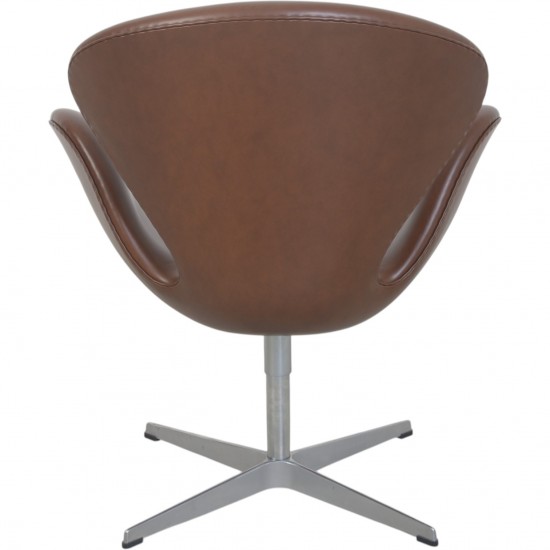 Arne Jacobsen høj Svane stol nybetrukket med mokka classic læder 2007