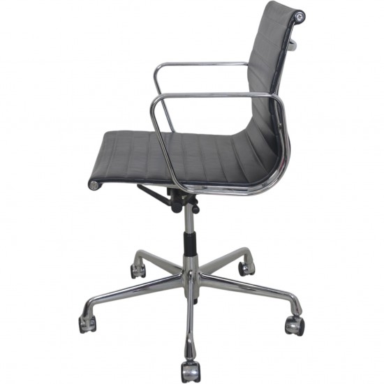 Charles Eames Ea117 kontorstol 2006