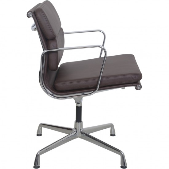 Charles Eames EA208 softpad stol i Nevada coffee anilin læder 2007