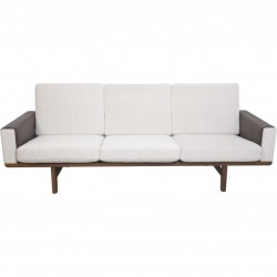 Hans Wegner GE236 betrukket med Dedar Milano Boucle 1980'erne