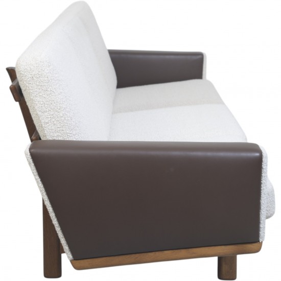Hans Wegner GE236 betrukket med Dedar Milano Boucle 1980'erne