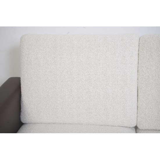 Hans Wegner GE236 betrukket med Dedar Milano Boucle 1980'erne
